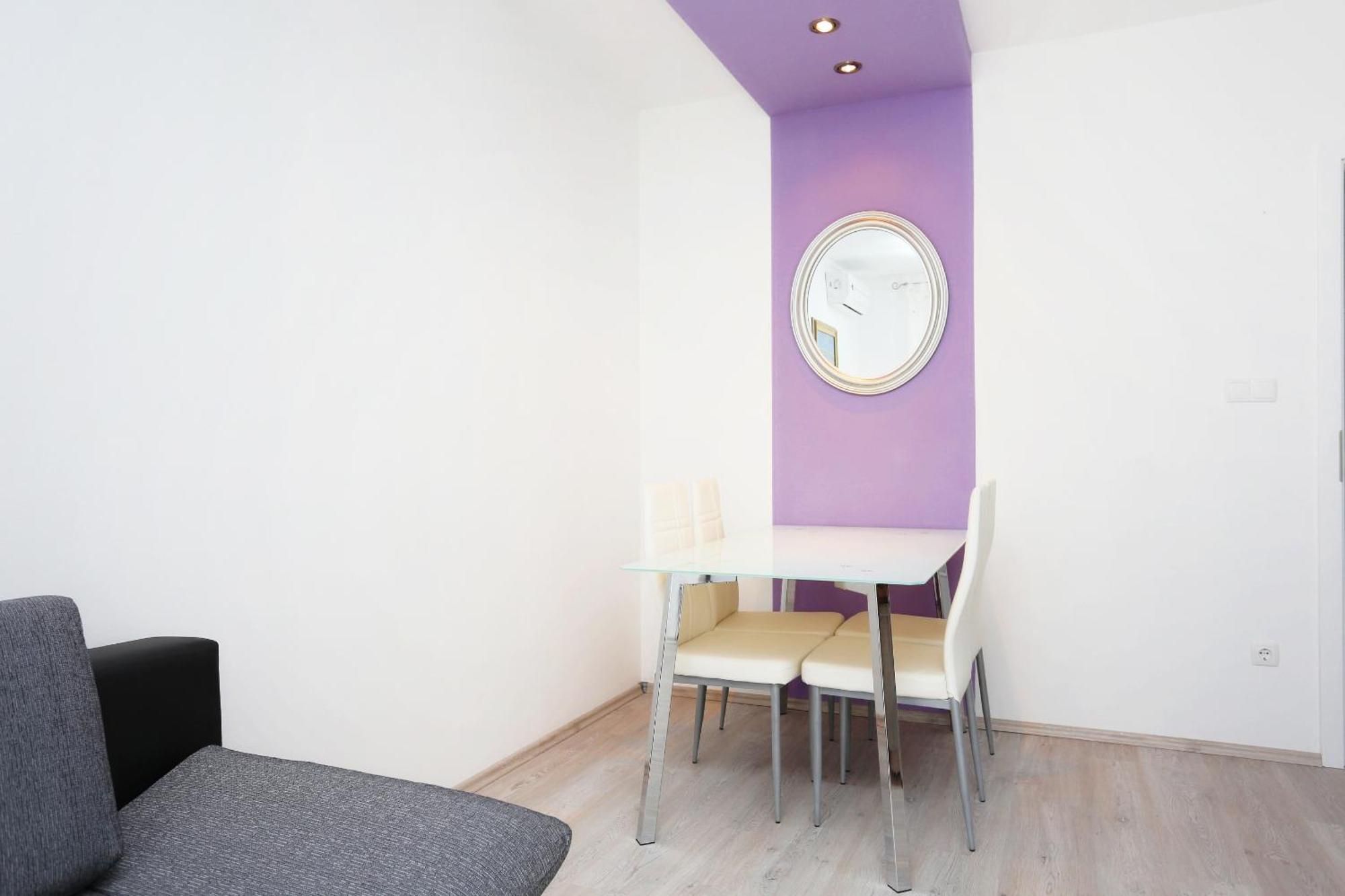 Apartments With A Parking Space Omis - 10362 Bilik gambar